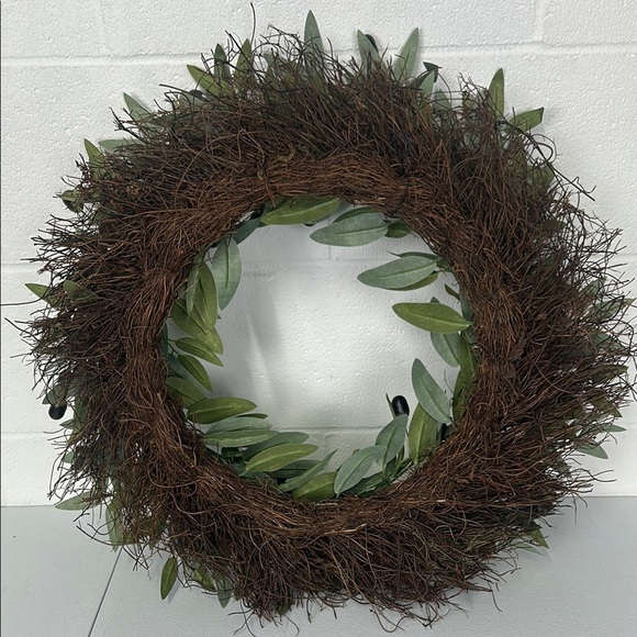 Lush Green Olive Wreath with Natural Elegance - Picture 3 of 3